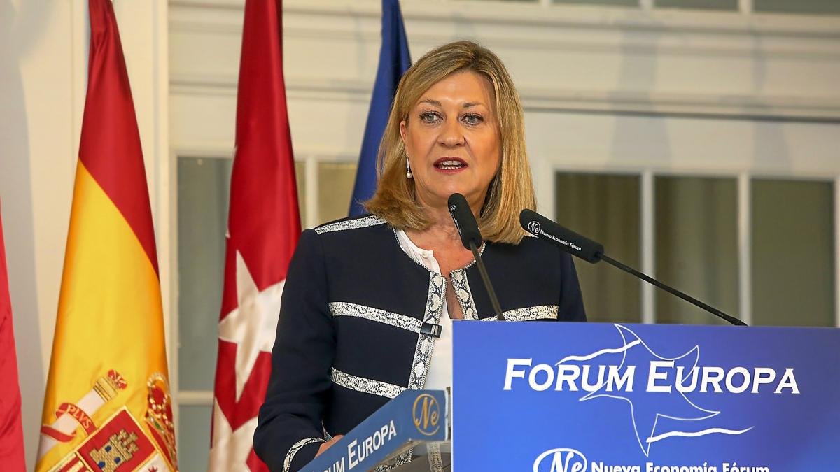 Pilar del Olmo, en un momento de su intervención en el Fórum Europa.-RAQUEL P. VIECO