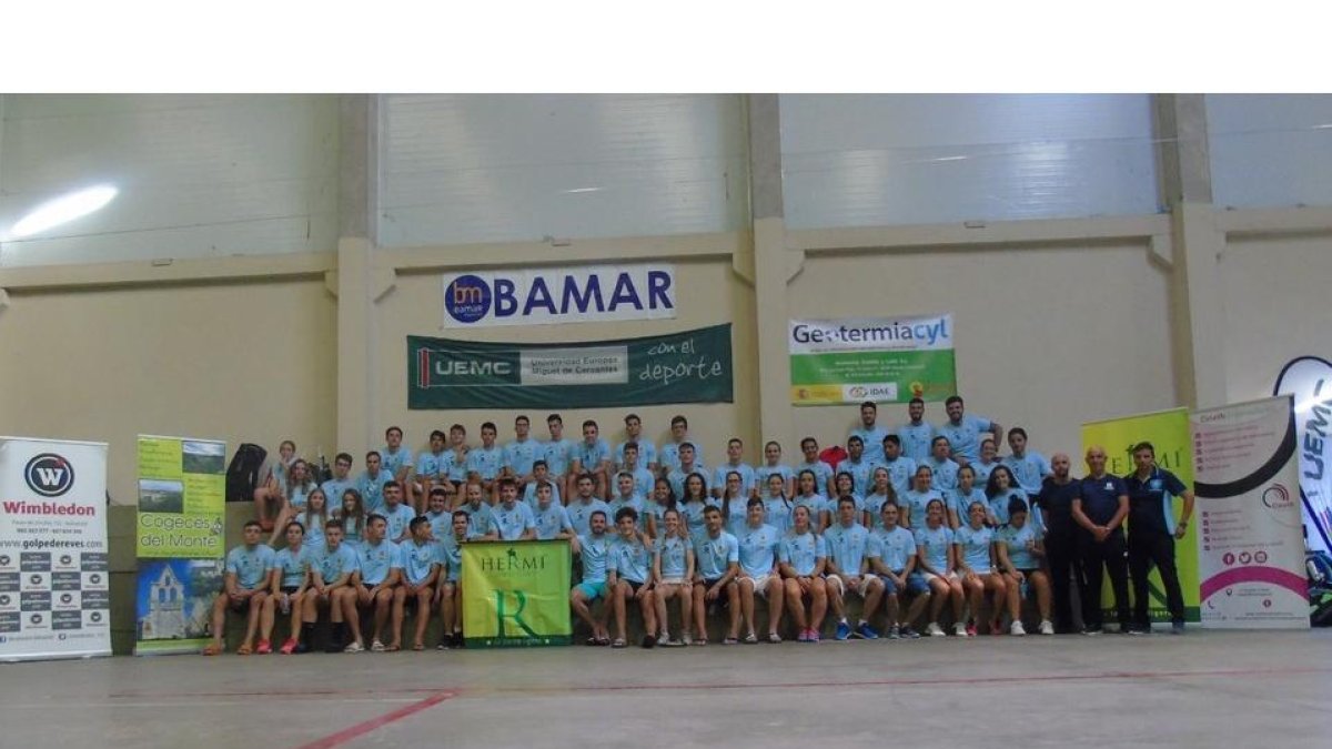 Foto de familia en la última edición celebrada en 2019. / E. M.
