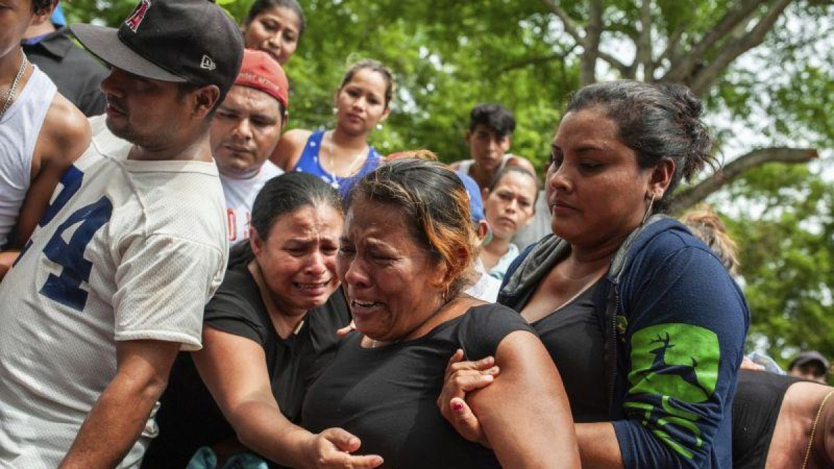Hay cientos de desaparecidos, miles de heridos y decenas de miles en el exilio, según organismos humanitarios.-AP