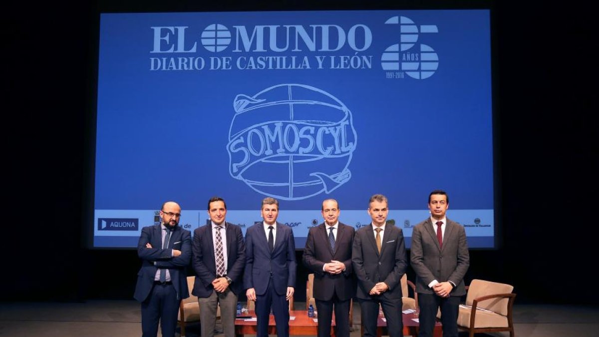 D Izqda a Dcha, el subdirector de El Mundo de Castilla y León, Felipe Ramos; Juan Manuel Corchado (Usal); José Manuel Pérez (Bodegas Pérez Pascuas); Cipriano García (Caja Rural de Zamora); Jesús María García (Aquona CyL) y Eduardo Gordaliza (RTVCyL).-ICAL