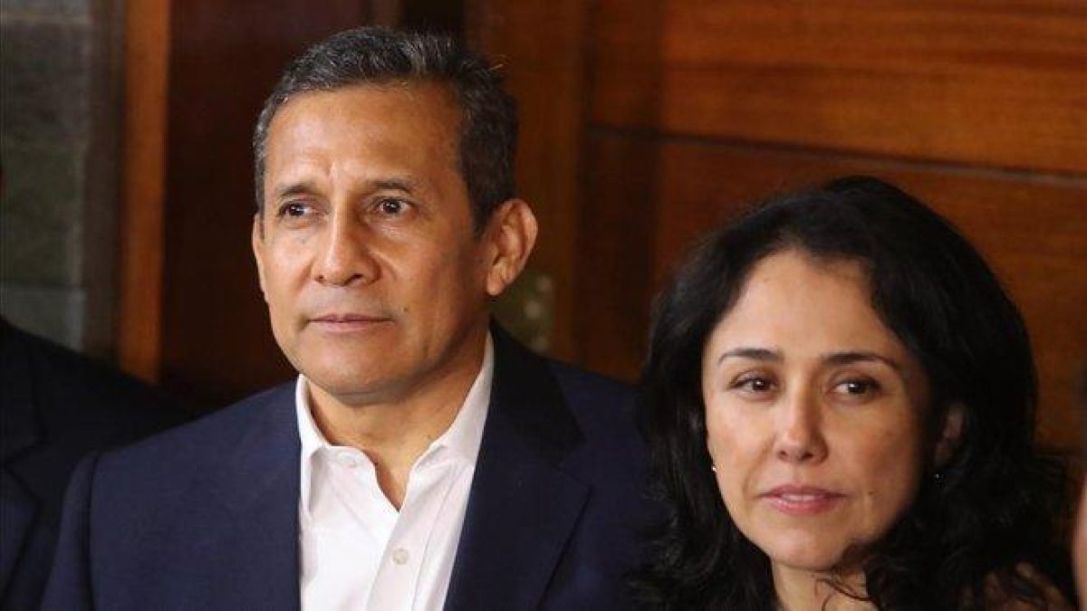 Fotografía de archivo del 2018 que muestra al expresidente peruano Ollanta Humala y su esposa  Nadine Heredia.-EFE / ERNESTO ARIAS