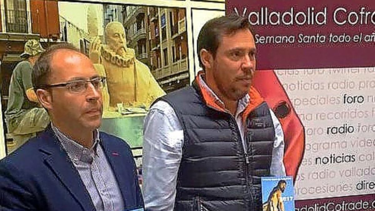 Frutos y Puente en la presentación de una guía de Semana Santa.-V. COFRADE