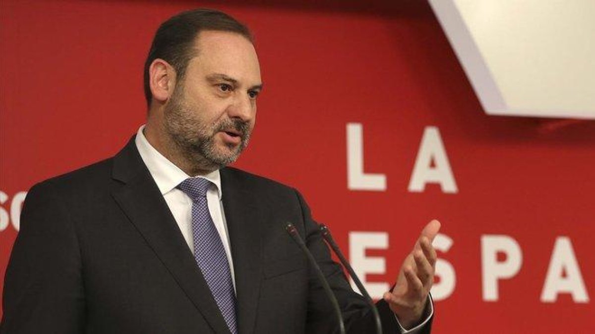 José Luis Ábalos, este lunes en la sede del PSOE.-DAVID CASTRO