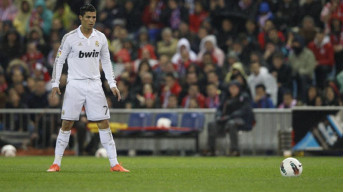 Cristiano no está fino en el libre directo.-