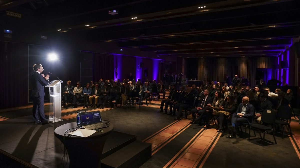 Presentación de Club Business 1928 en el AC Santa Ana. / RV