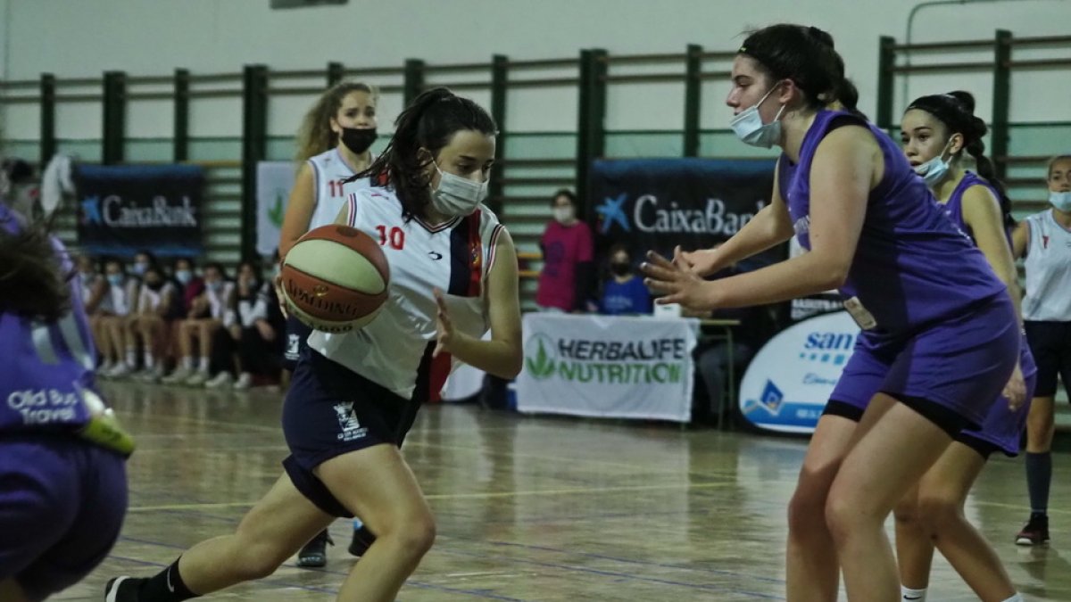 Partido entre el San Agustín y Emilio Ferrari en categoría femenina. / M. G. E.