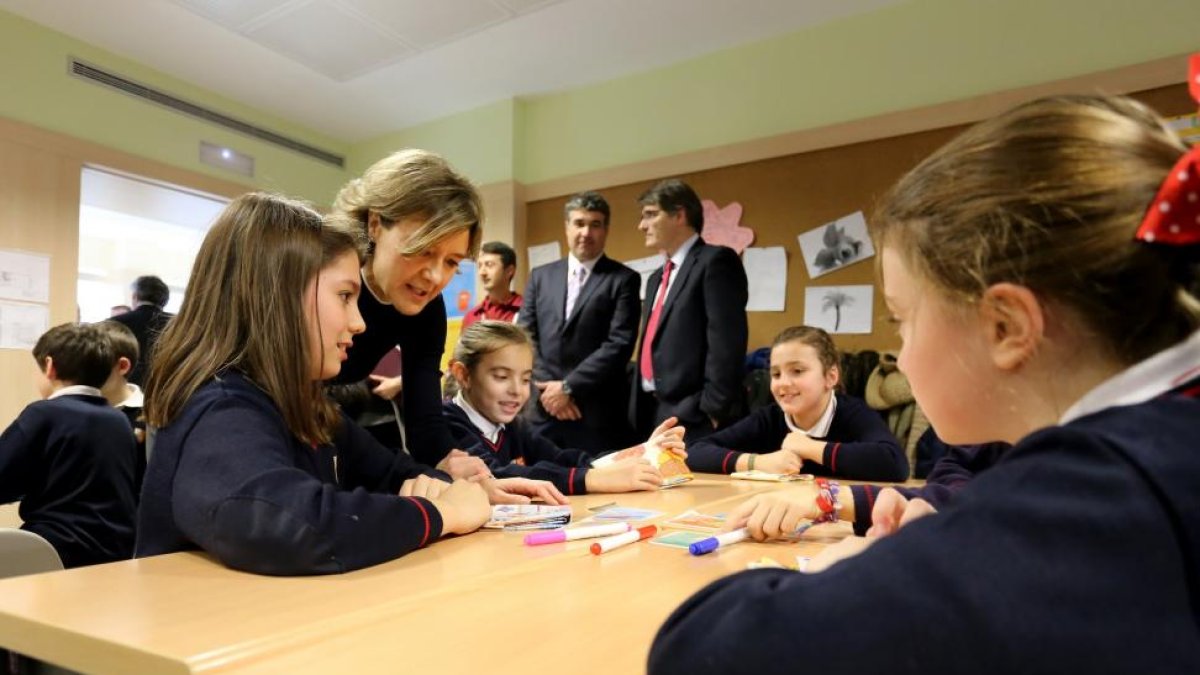 La ministra de Agricultura, Pesca, Alimentación y Medioambiente, Isabel García Tejerina, participa en un acto del colegio San José con motivo del Día Mundial de la Educación Ambiental-ICAL
