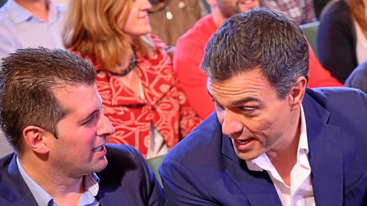 El secretario autonómico socialista, Luis Tudanca, con Pedro Sánchez en una imagen de archivo.-ICAL