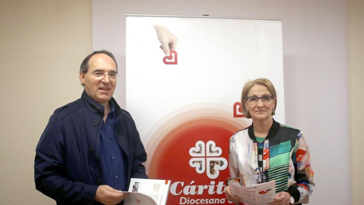 Antonio Jesús Martín; Delegado Episcopal y Mercedes Morán; Directora de Cáritas, presentan el Día de la Caridad.-ICAL