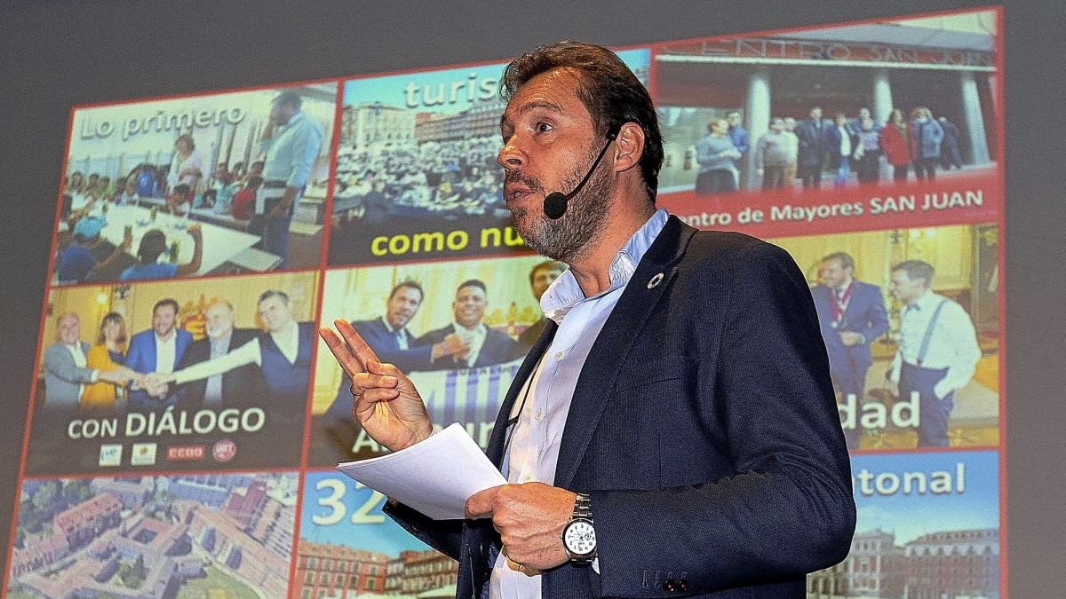 Óscar Puente, en una imgen de archivo durante la presentación de su programa electoral.-J. M. LOSTAU