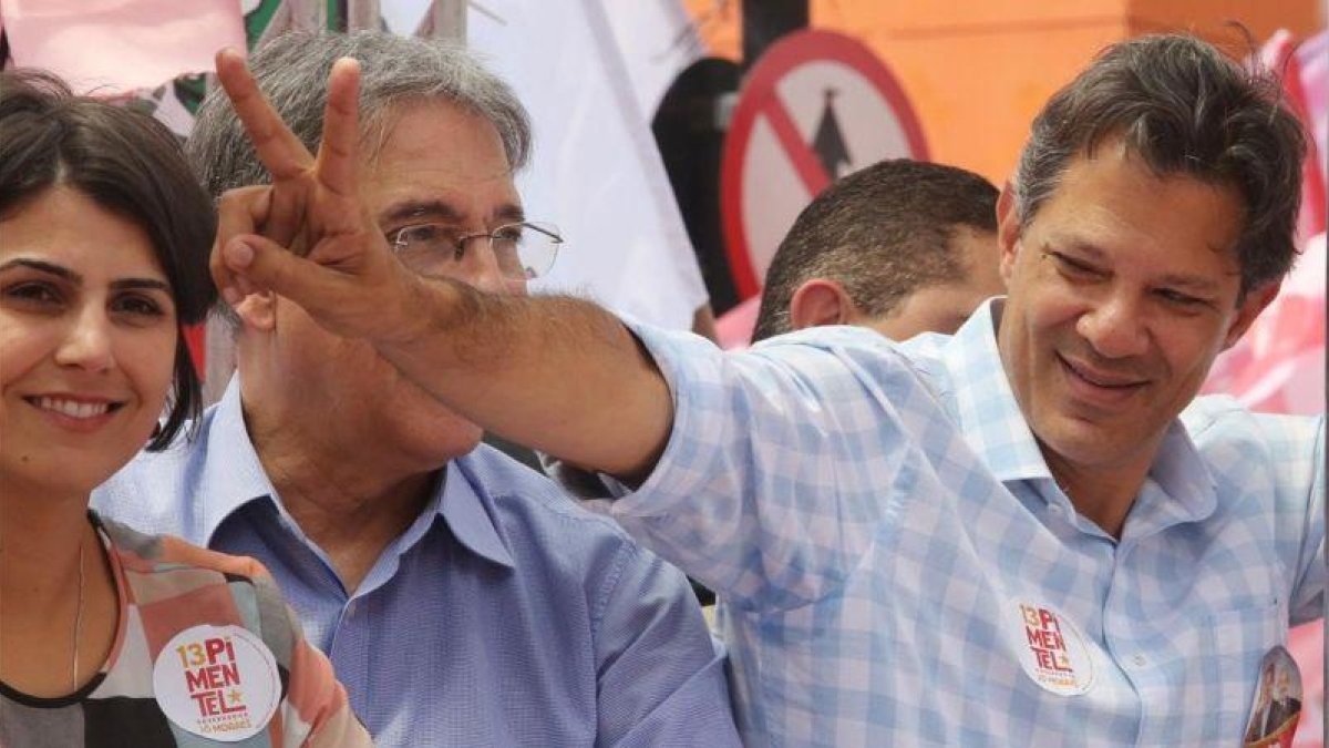 Fernando Haddad, candidato a la presidencia por el Partido de los Trabajadores, en un acto electoral el viernes en Belo Horizonte Minas Gerais.-EFE / PAULO FONSECA
