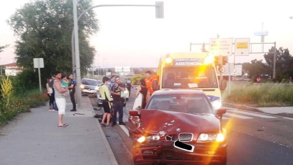 Estado del coche accidentado.-EL MUNDO