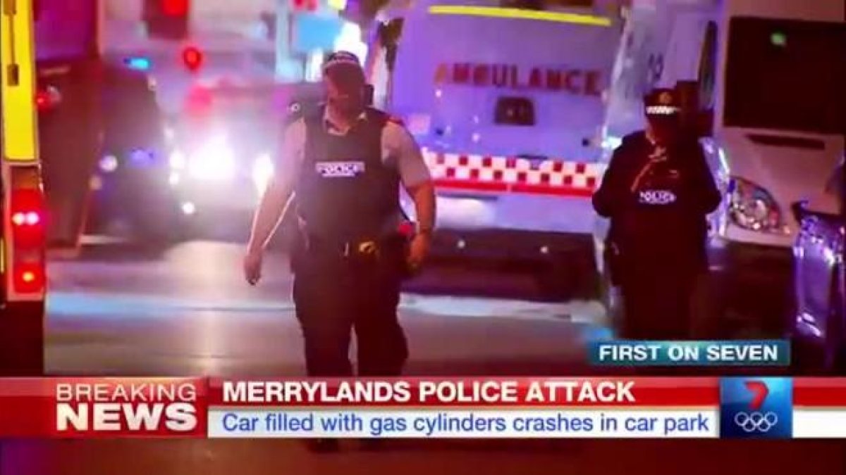 Imágenes sobre la embestida de un coche en el aparcamiento de una comisaría en Sydney, el jueves 21 de julio.-7 NEWS SYDNEY