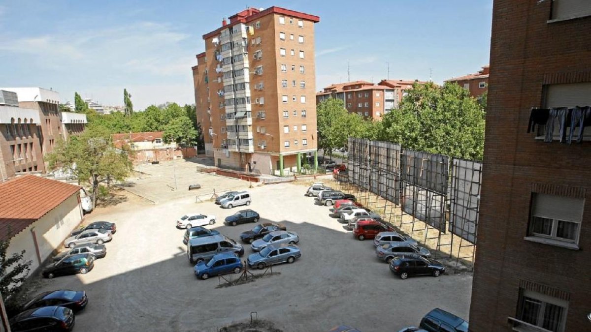 Solar del paseo de Arco de Ladrillo, propiedad de Defensa, que mañana vuelve a salir a subasta.-C. ESPESO