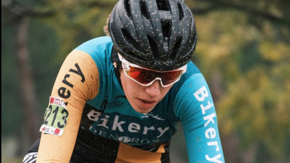 Estela Domínguez con el Bikery en una prueba de Ciclocross. / BIKERY