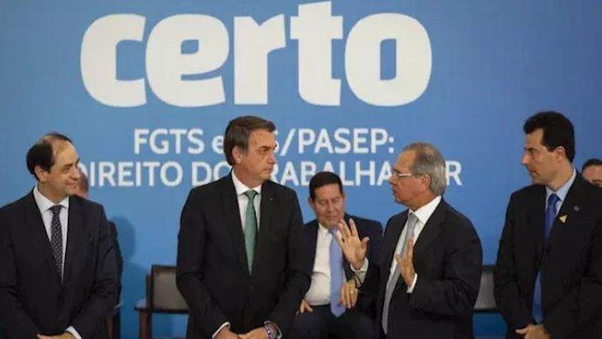 Jair Bolsonaro junto con su equipo económico.-EUROPA PRESS
