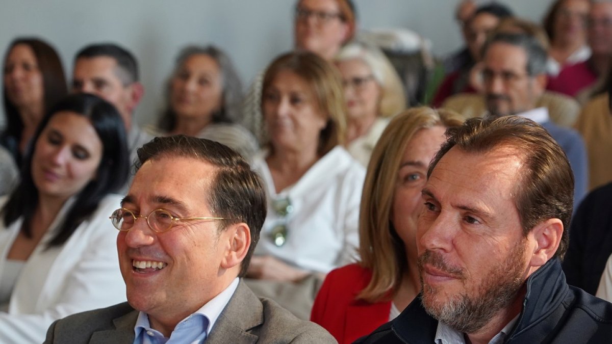 José Manuel Albares, junto a Óscar Puente. ICAL