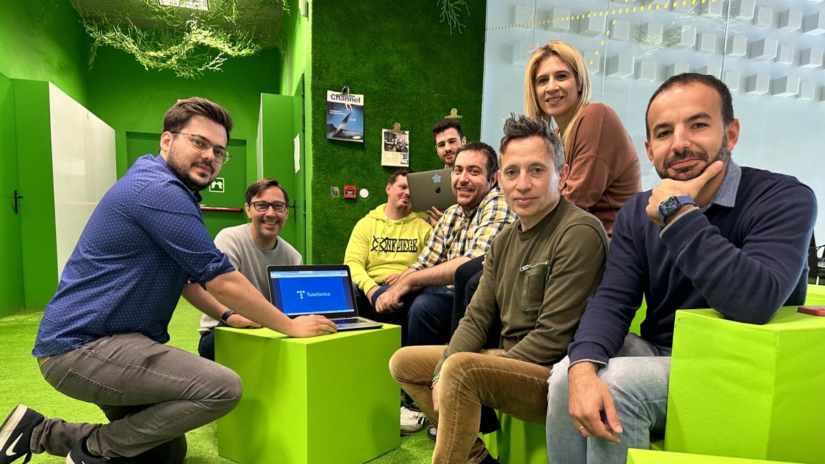 Foto del equipo de ingenieros encargado de NFT Marketplace. -E.M.