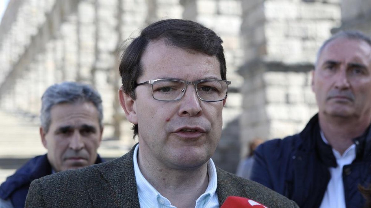 El presidente del PPCyL y candidato a la Junta, Alfonso Fernández Mañueco, atiende a los medios-ICAL