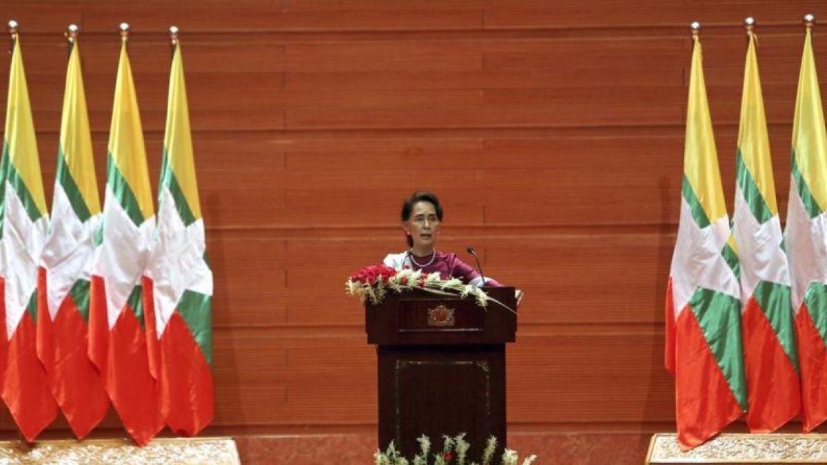 Aung San Suu Kyi durante su discurso en Naypyitaw.-AUNG SHINE OO / AP