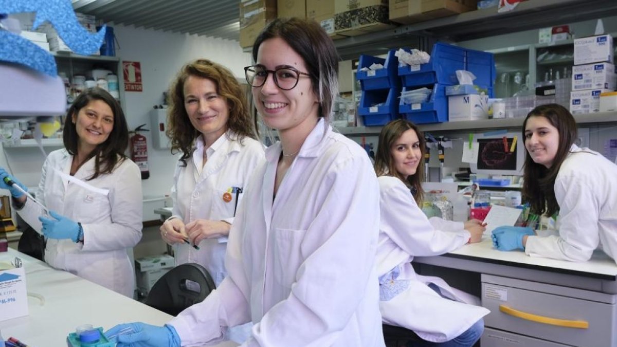 Investigadoras en el Instituto de Neurociencias de Castilla y León de Salamanca.-ENRIQUE CARRASCAL