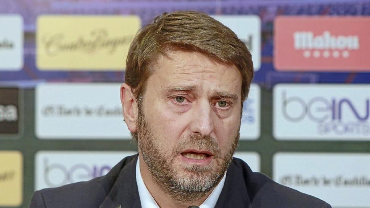 El presidente blanquivioleta Carlos Suárez, durante una rueda de prensa en el estadio Zorrilla.-J.M. Lostau