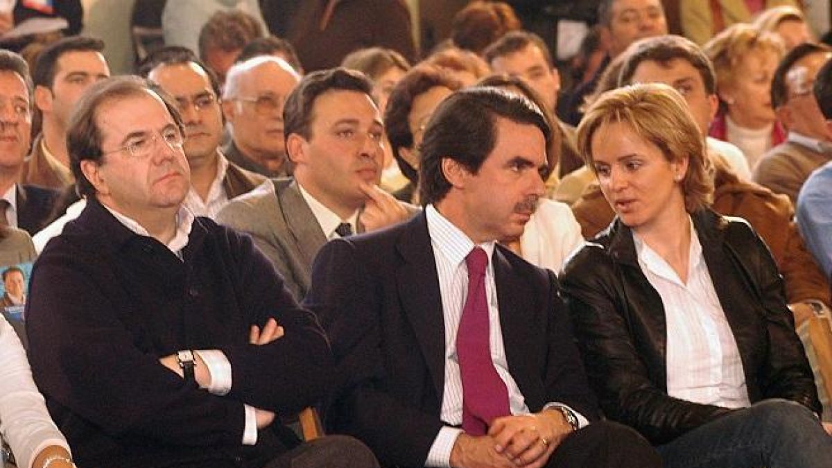 Con los presidentes Aznar y Herrera, en un acto en Segovia en 2003.-KAMARERO