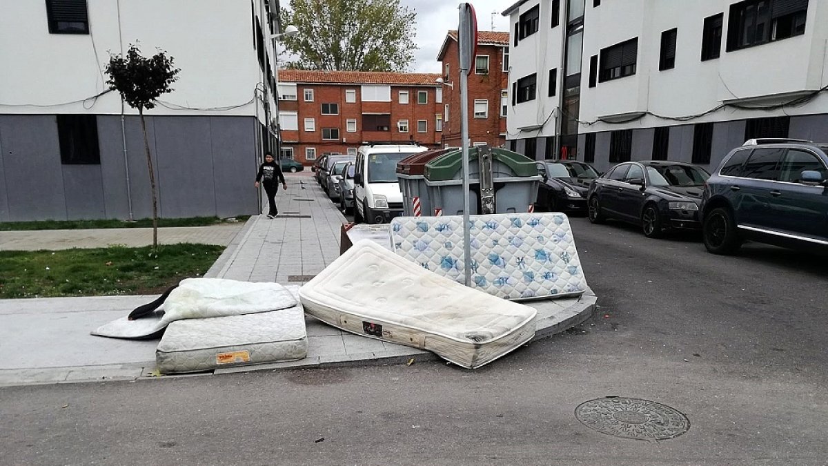Imagen de una de las calles del 29 de octubre, una de las zonas más conflicitvas de Valladolid. E. M.