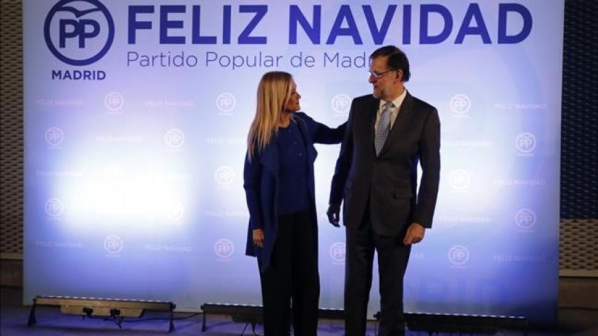 Cristina Cifuentes y Mariano Rajoy, en un acto del PP de Madrid, en Torrejón de Ardoz.-EFE / JUAN CARLOS HIDALGO