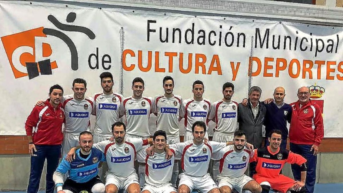 Plantilla del Unión Arroyo, que militará en Segunda División B.-EM
