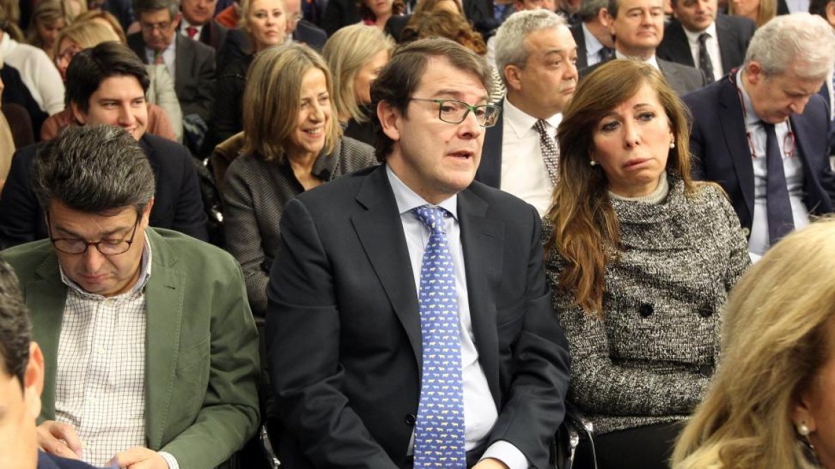 Fernández Mañueco, junto a AliciaSánchezCamacho, ex presidenta del PP catalán.-ICAL