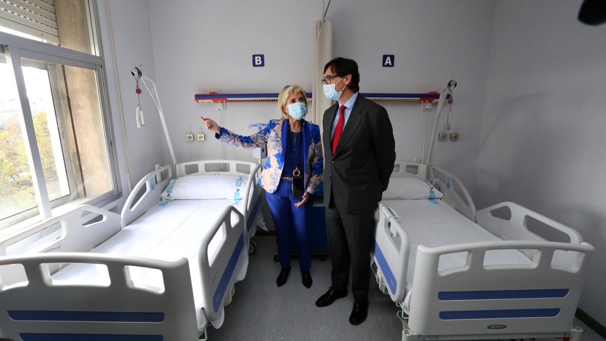 Verónica Casado y el ministro Salvador Illa, el pasado día 23 cuando visitaban las instalaciones rehabilitadas del antiguo Río Hortega. ICAL
