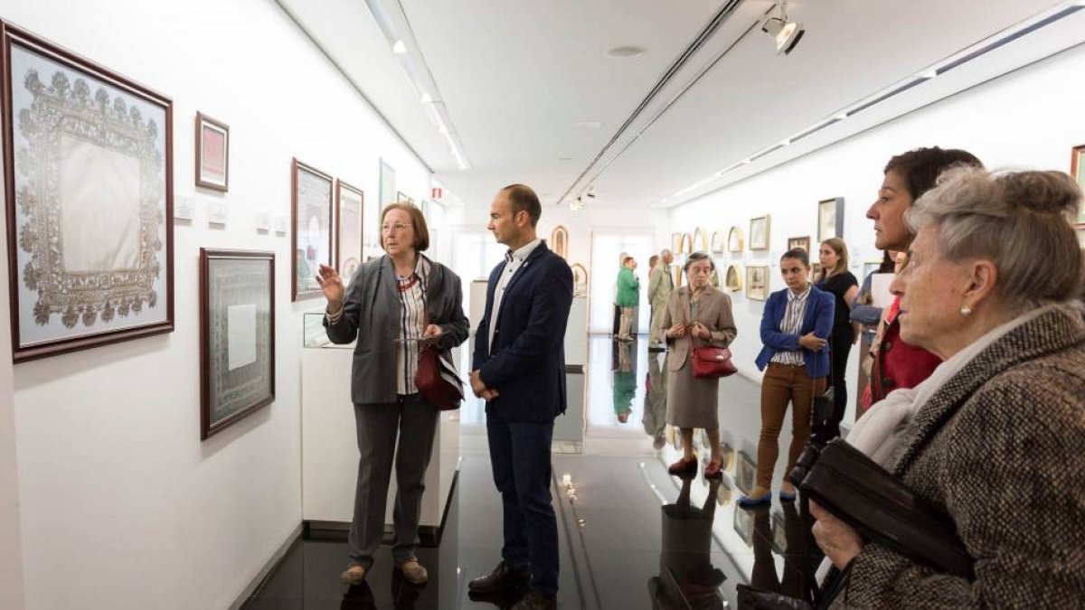 Exposición 'Frisados de Valladolid. Encajes teresianos del siglo XVI en el Museo del Encaje de Tordesillas' en el Teatro Zorrilla.-ICAL