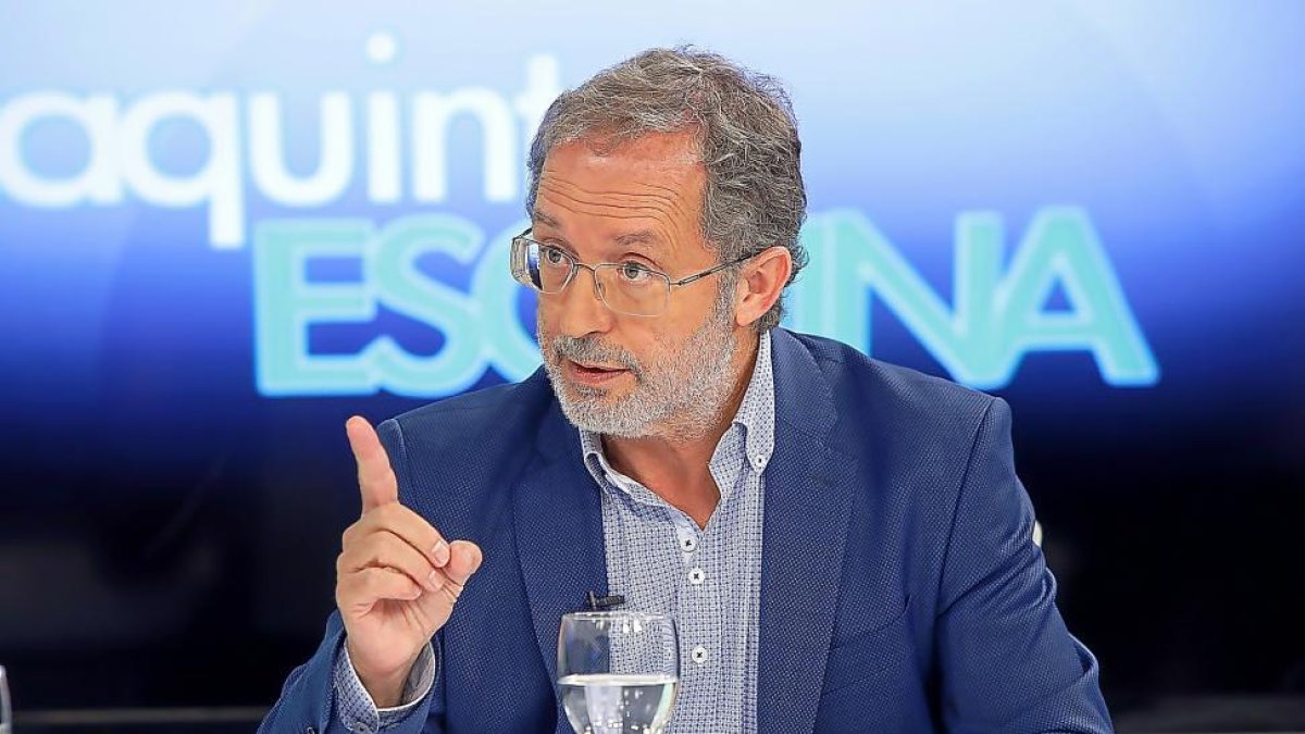 Manuel Saravia durante ‘La Quinta Esquina’, programa emitido en La 8 Valladolid.-J. M. LOSTAU