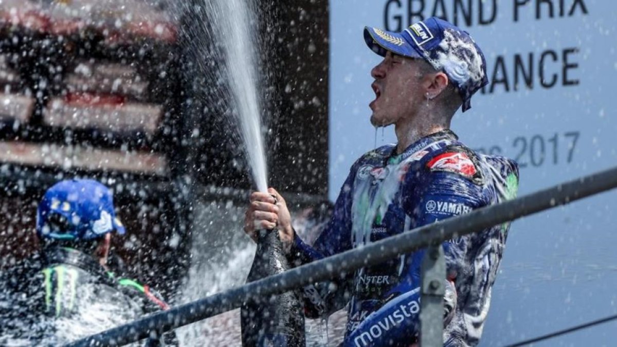 Maverick Viñales (Yamaha) celebra su victoria en Le Mans.-ALEJANDRO CERESUELA