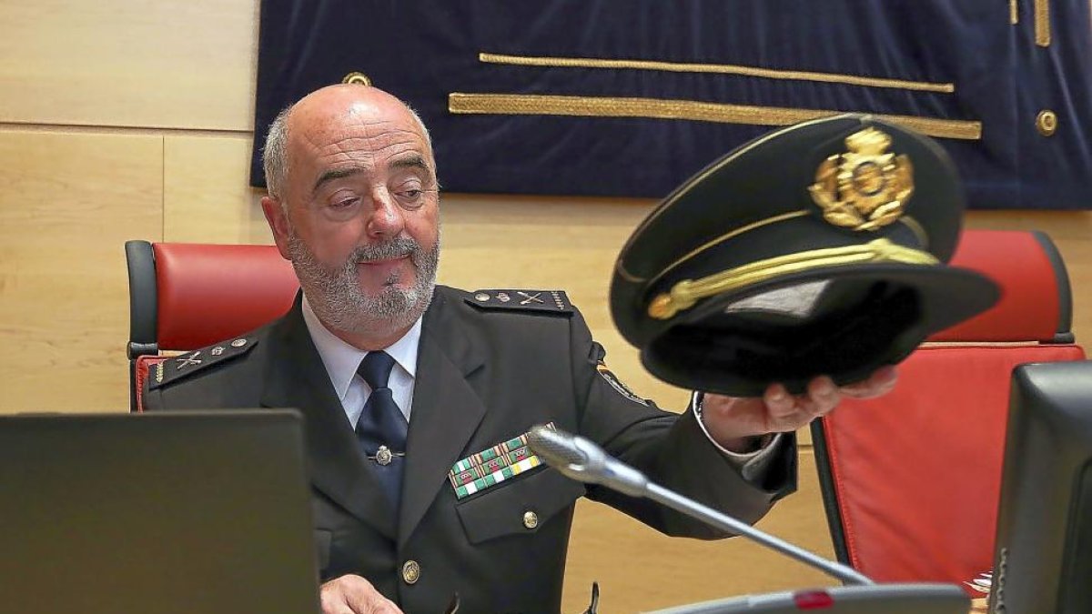 El jefe superior de Policía de Castilla y León, Jorge Zurita, durante su comparecencia en las Cortes.-ICAL