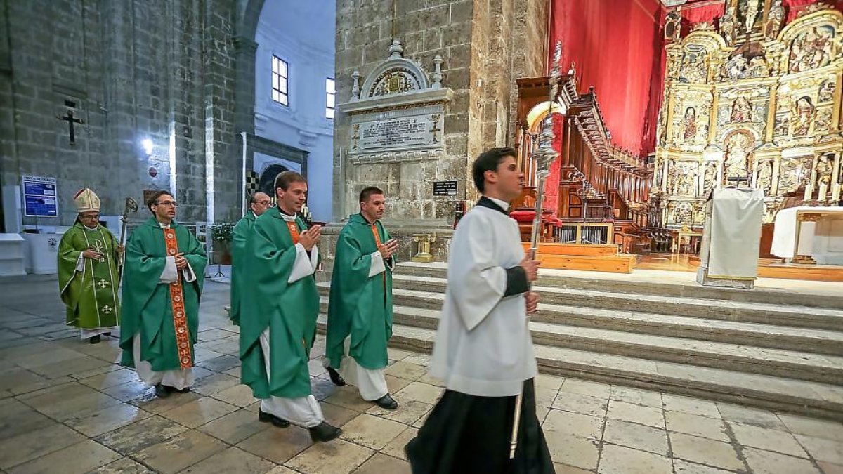 Imagen del acto de entrega del certificado celebrado ayer en la Catedral vallisoletana.-ICAL