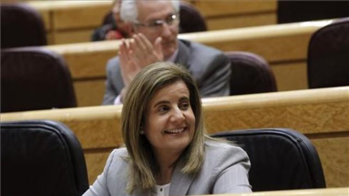 La ministra de Empleo y Seguridad Social, Fátima Báñez, durante una sesión de control al Gobierno.-EFE