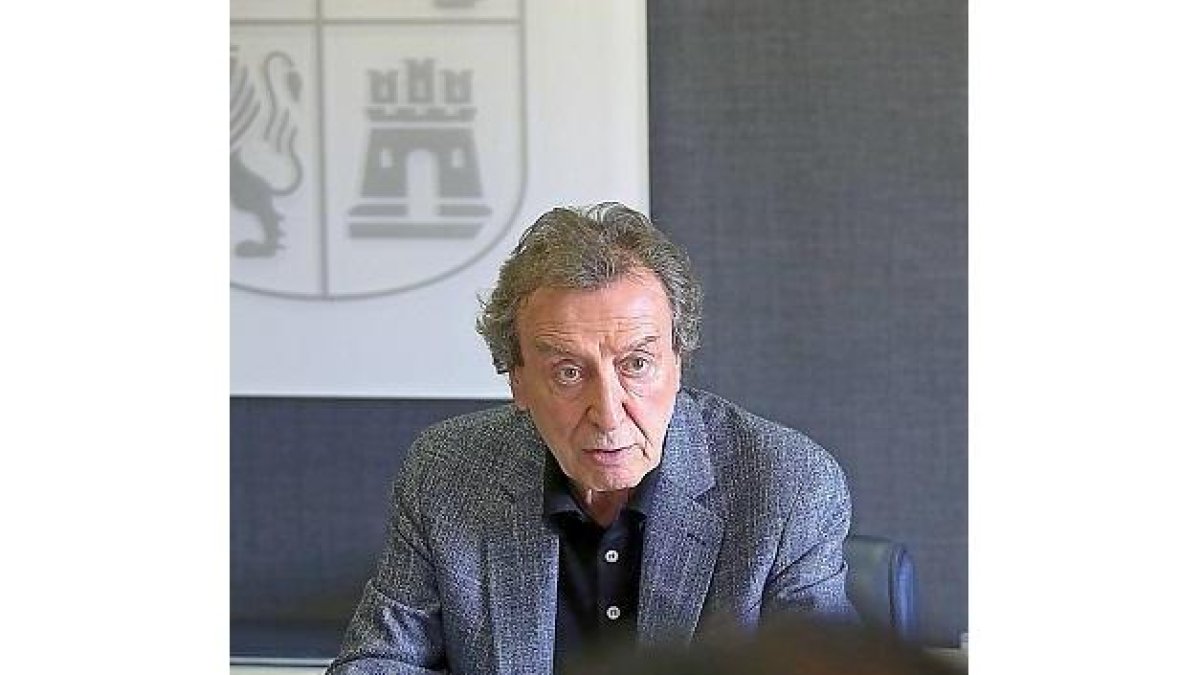 De Santiago-Juárez en la reunión.-ICAL