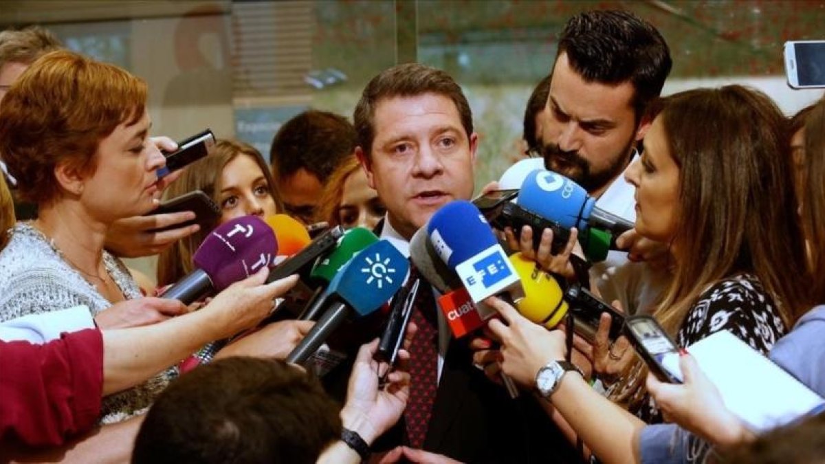 Emiliano García-Page, tras su reunión de este viernes con Pedro Sánchez en la sede del PSOE.-