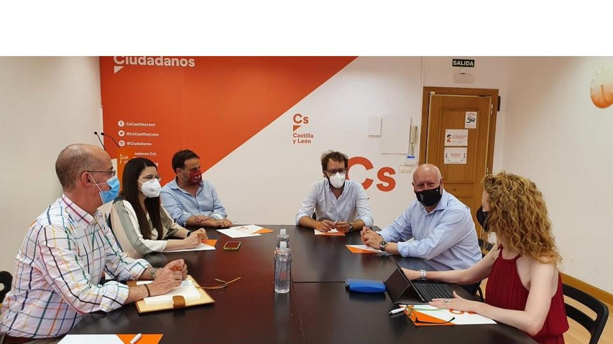 Los grupos municipales de Ciudadanos Valladolid y Salamanca mantienen un encuentro para coordinar políticas municipales. ICAL