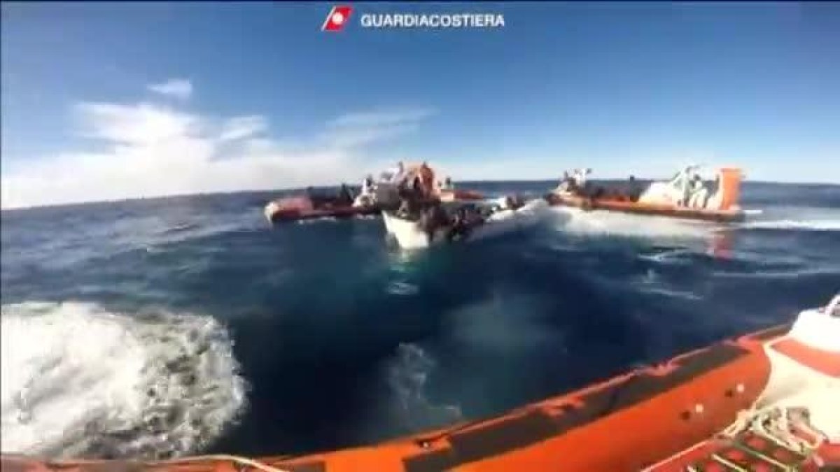 La guardia costera italiana confirma la muerte de ocho personas en el mar.-/ ATLAS VÍDEO