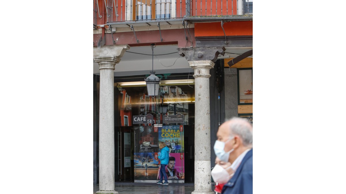 Fachada del Teatro Zorrilla, en Valladolid.- J. M. LOSTAU