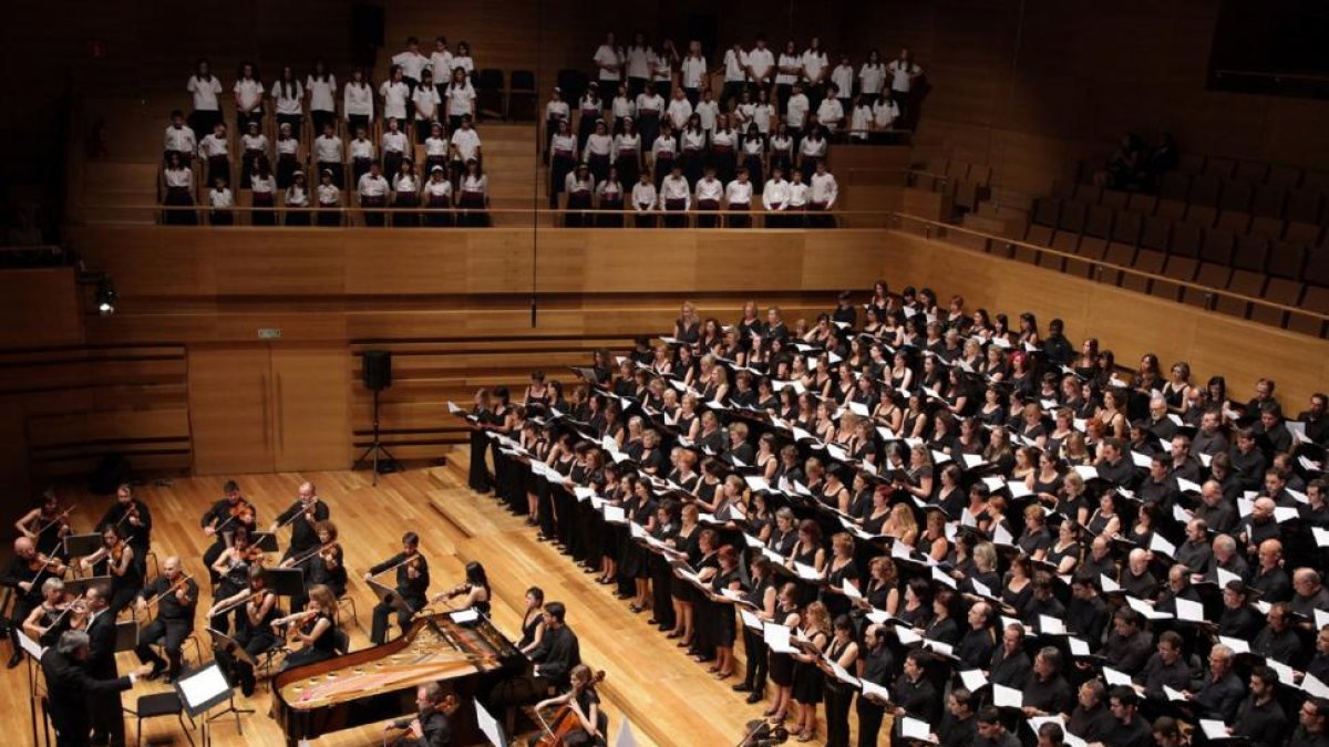 Orquesta interpretando una pieza en el Auditorio Miguel Delibes-ICAL