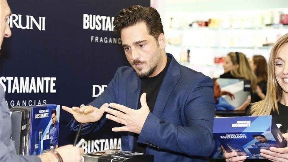 El cantante David Bustamante, el viernes, en Madrid, durante la firma de su perfume ’Bustamante’.-