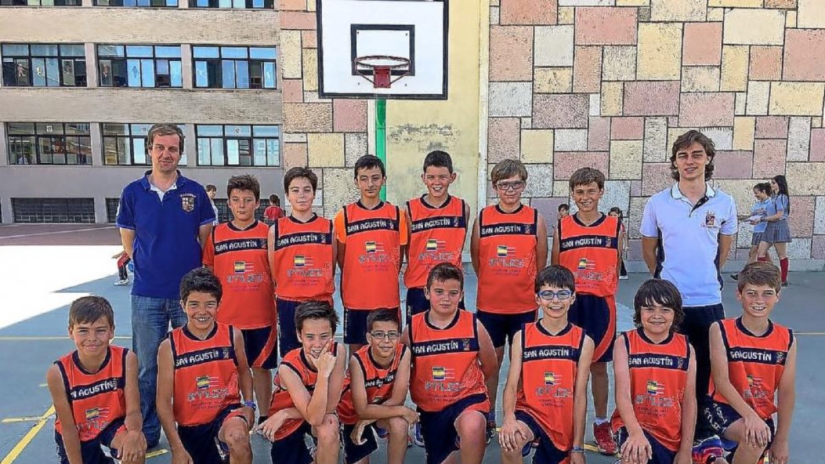 La plantilla del colegio San Agustín.-EL MUNDO