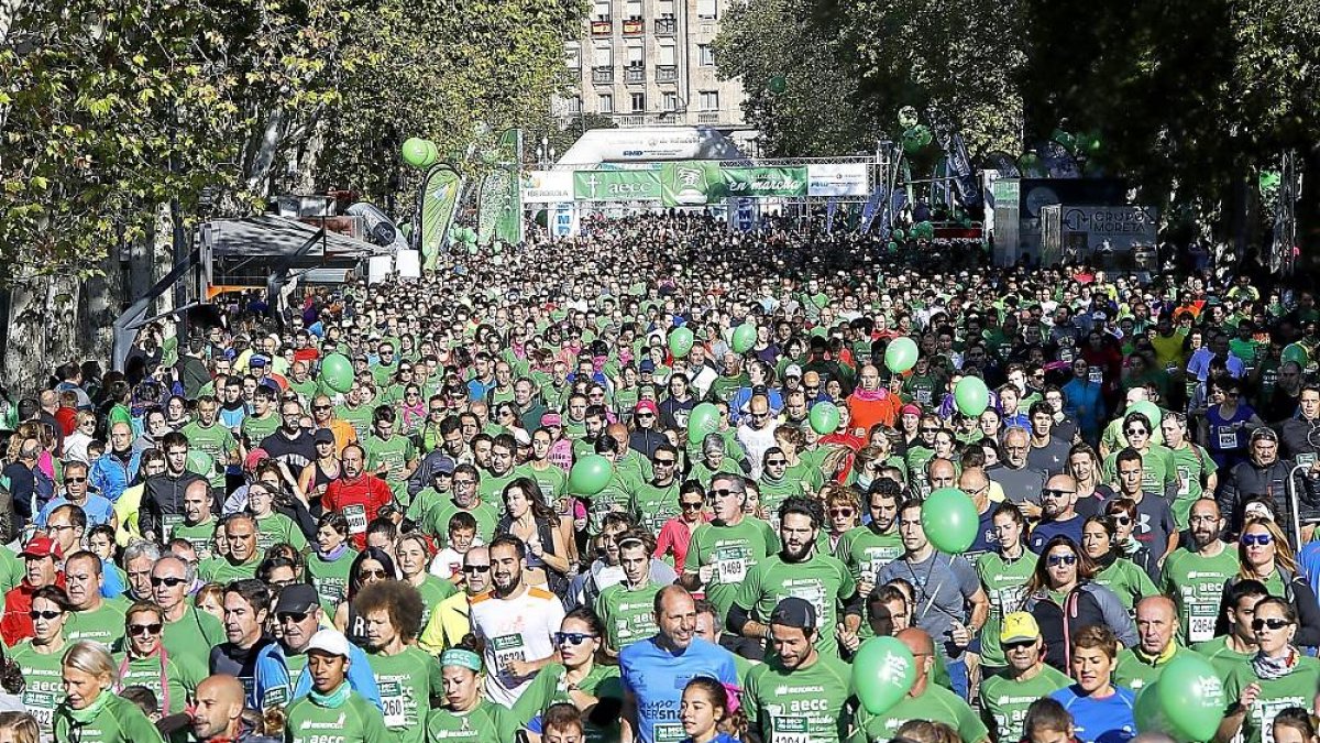 Salida de la pasada edición de la Marcha contra el cáncer.-J.M. LOSTAU