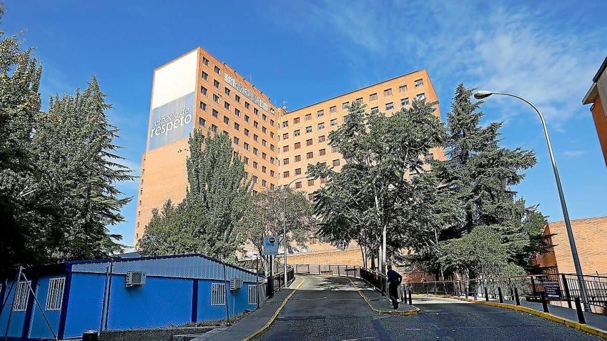 Fachada del Hospital Clínico de Valladolid. JUAN MIGUEL LOSTAU