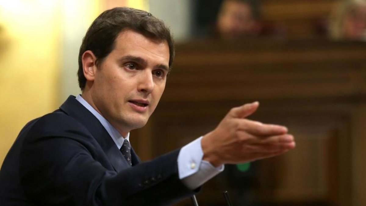 El líder de Cs, Albert Rivera, en el pleno de la moción de censura encabezada por Pedro Sánchez.-/ DAVID CASTRO