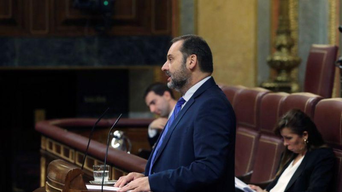 El ministro de Fomento, José Luis Ábalos, durante una intervención en el Congreso.-BALLESTEROS (EFE)